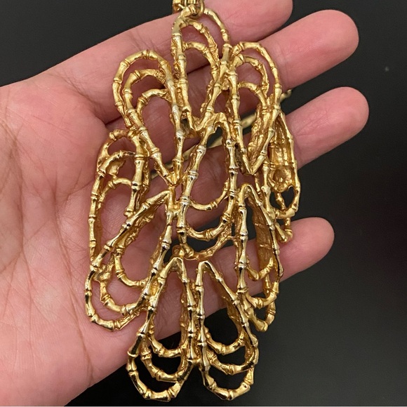 Vintage Abstract Modernist Twisted Bamboo Large Pendant Goldtone 20” Necklace - Picture 13 of 16